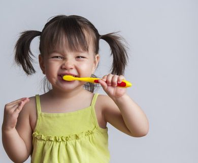 A importância de escovar os dentes das crianças