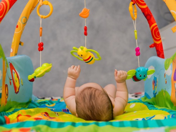 Como estimular a visão do bebê