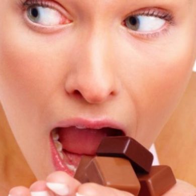 Pode comer chocolate ou feijão enquanto estou amamentando?