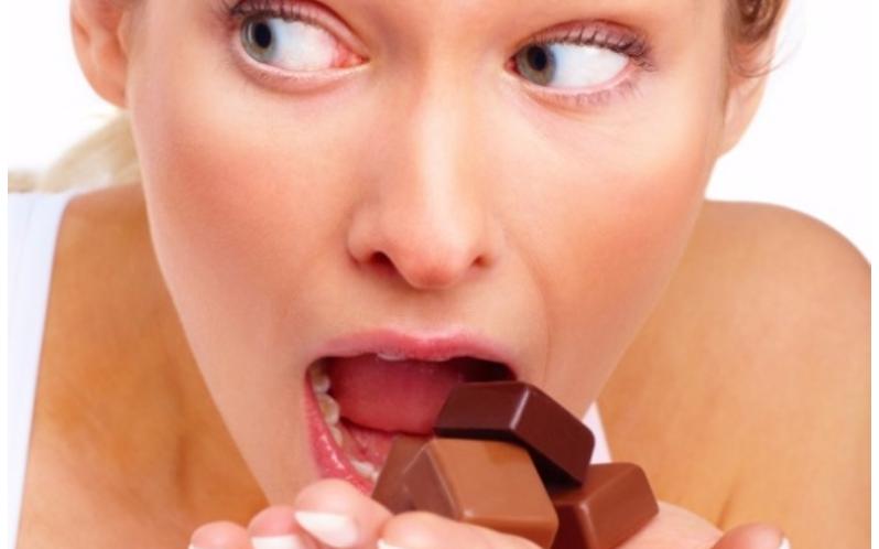 Pode comer chocolate ou feijão enquanto estou amamentando?