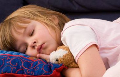 Que horas as crianças devem ir dormir?