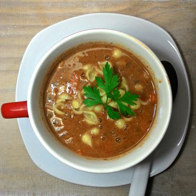 Sopa de feijão com macarrão: 8 a 24 meses